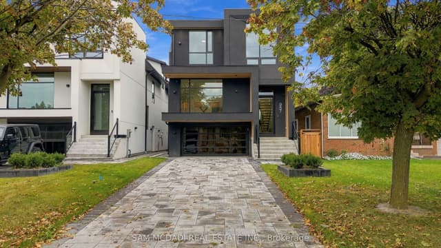 Detached at 957 Halliday Avenue, Mississauga, ON L5E 1P4