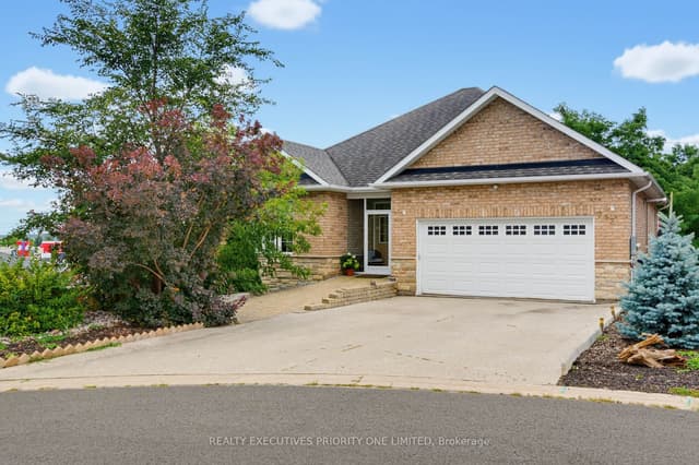 Detached at 202 John Street W, Bradford West Gwillimbury, ON L3Z 1J5