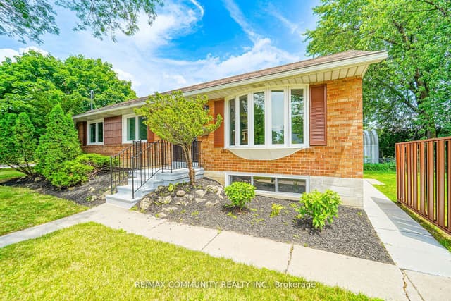 Detached at 43 Christina Crescent Main, Toronto, ON M1R 4H7, Toronto E04
