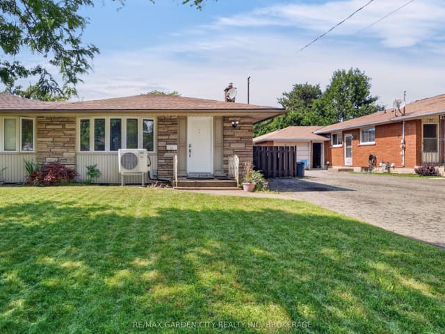 Semi-Detached at 19 Black Knight Road, St. Catharines, ON L2N 3B9