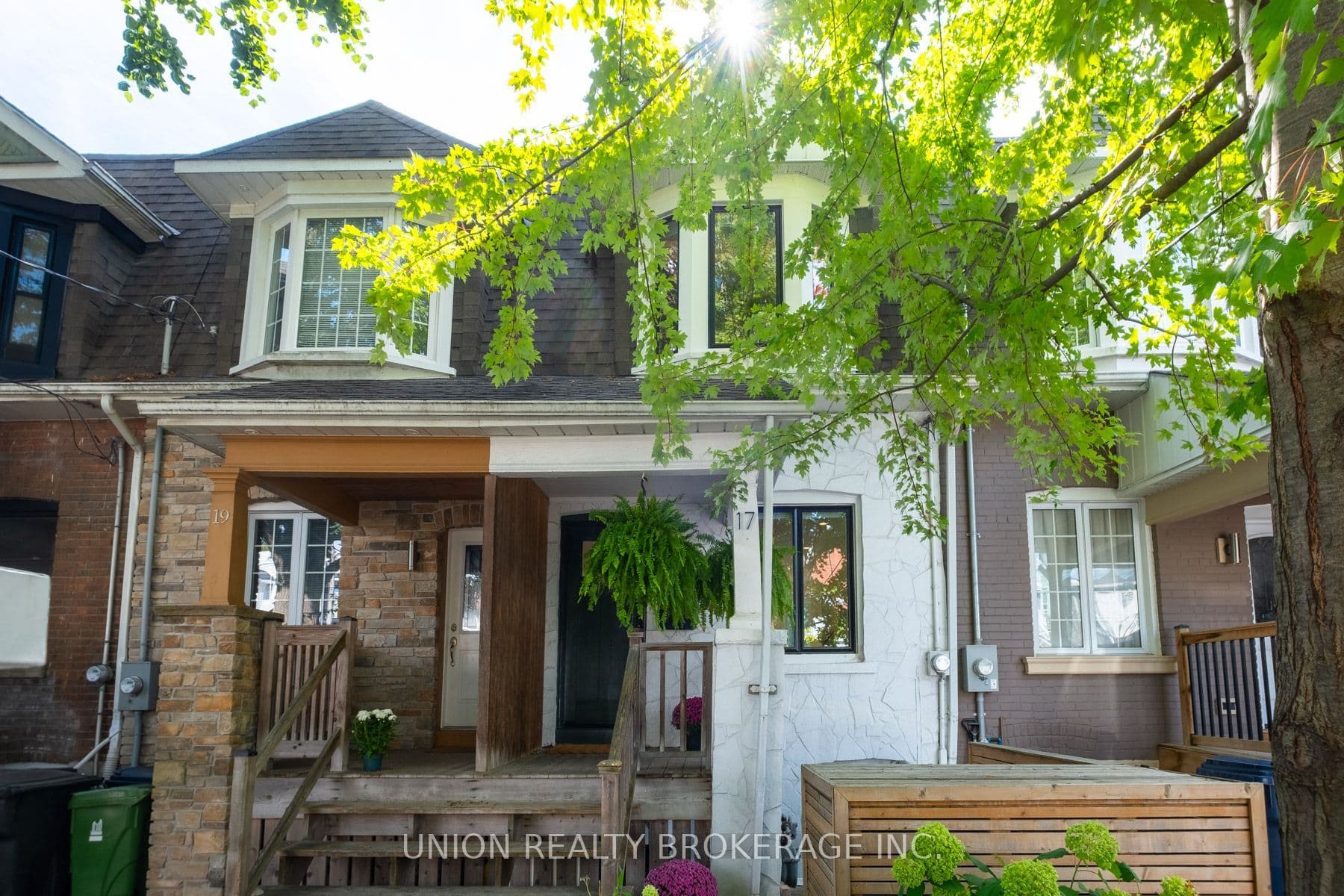 17 Ashland Avenue in M4L