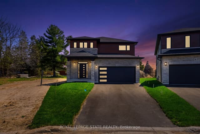 Detached at 23 Woodvalley Court, Hamilton, ON L9B 2S7