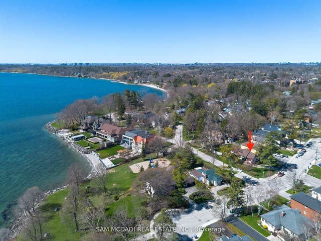 Detached at 62 Maple Avenue S, Mississauga, ON L5H 2R6
