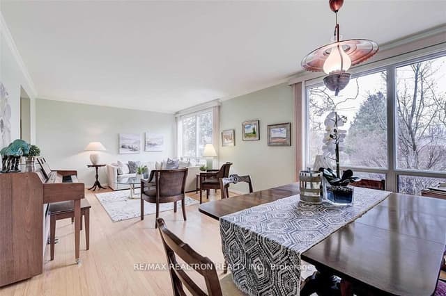 Detached at 255 Confederation Drive, Toronto, ON M1G 1B4, Toronto E09