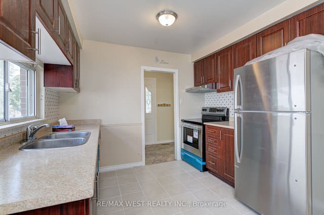 Detached at 18 Glenforest Road Upper Lvl, Brampton, ON L6S 1K6
