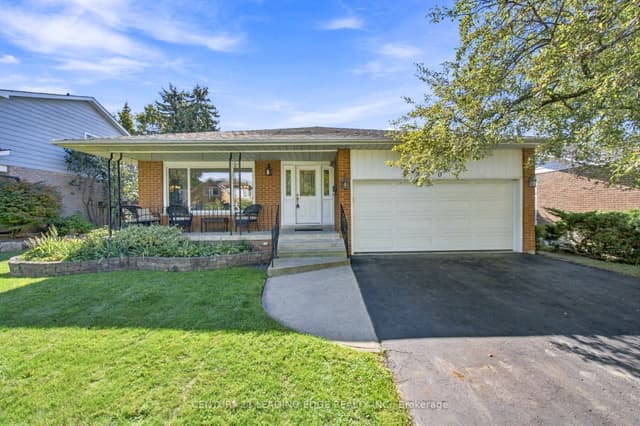 Detached at 90 Pringle Avenue, Markham, ON L3P 3L3