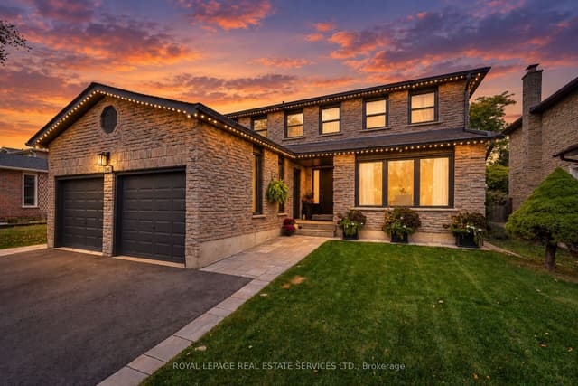 Detached at 1045 Mannington Lane, Mississauga, ON L4W 3X6