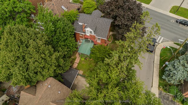 Detached at 1088 King Street E, Hamilton, ON L8M 1E3