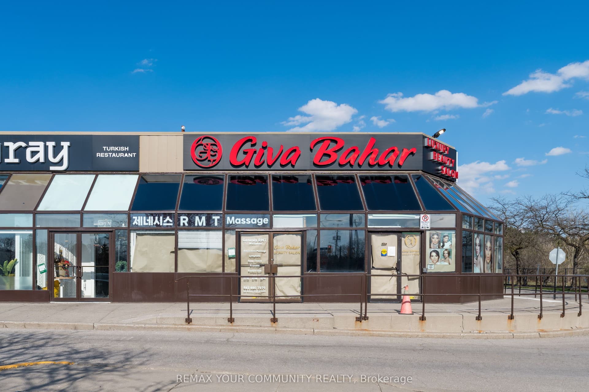Unit 218, Unit 218 · 9737 Yonge St