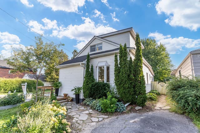 Detached at 889 Third Street, Mississauga, ON L5E 1C2