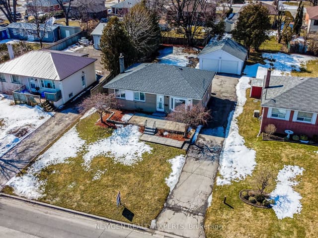 Detached at 30 Linton Avenue E, Ajax, ON L1T 2X6