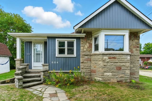 Detached at 684 Beach Boulevard, Hamilton, ON L8H 6Y4