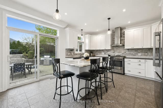 Detached at 7 HARDY Street, Guelph, ON N1E 5G4
