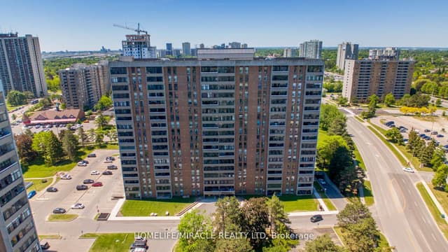 Condo Apartment at 15 Kensington Road 907, Brampton, ON L6T 3W2