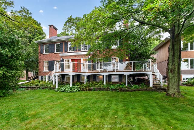 Detached at 110 Lakeshore Boulevard, Kingston, ON K7M 0A5