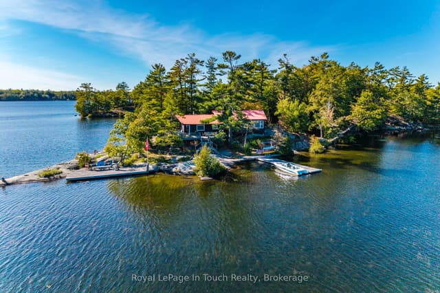 Detached at 2 IS 190 Island, Georgian Bay, ON L0K 1S0