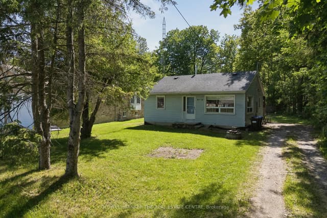 Detached at 972 Gilmore Avenue, Innisfil, ON L0L 1W0