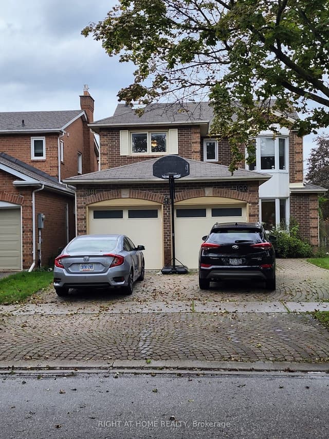 Detached at 100 Jessica Gardens, Vaughan, ON L4J 3G2