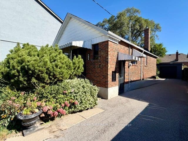 Detached at 293 Glebemount Avenue, Toronto, ON M4C 3V4, Toronto E03
