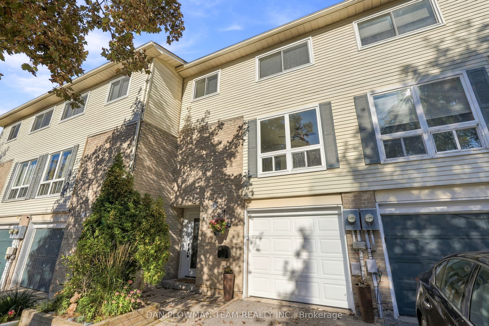 Suite 81, Unit 81 · 1133 Ritson Rd N