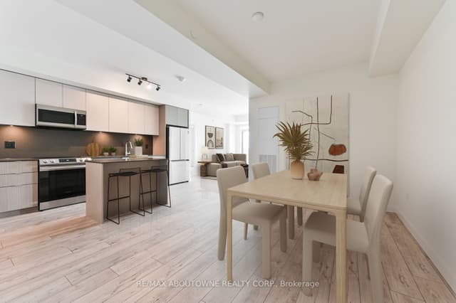 Condo Apartment at 125 Bronte Road A303, Oakville, ON L6L 0H1