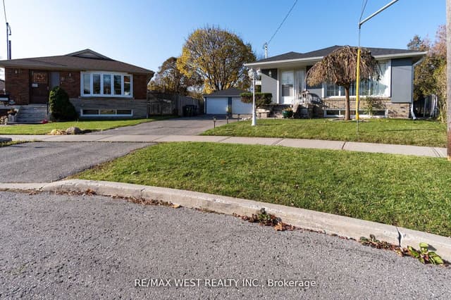 Detached at 10 Pastrano Court, Toronto, ON M1M 1X1, Toronto E08