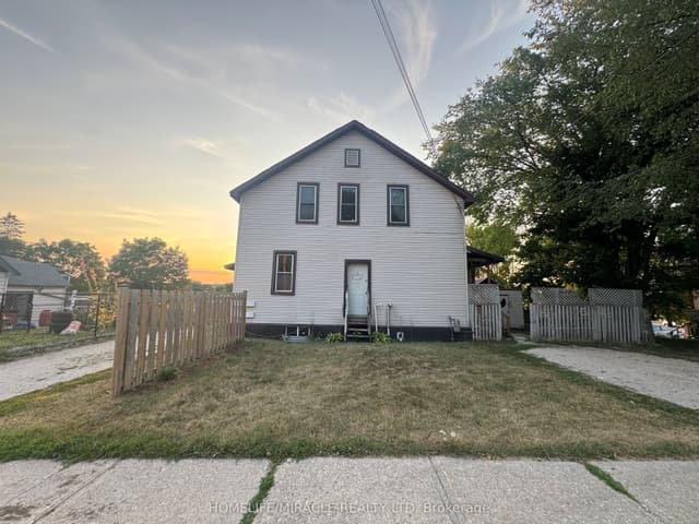 Fourplex at 1650 3rd Avenue E, Owen Sound, ON N4K 2L9