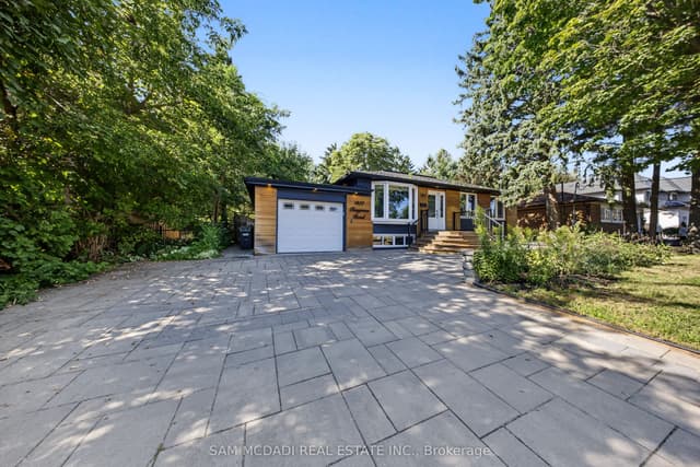 Detached at 1207 Pinegrove Road, Oakville, ON L6L 2W8