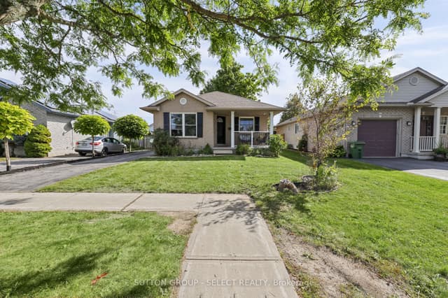Detached at 13 Goldenrod Court, St. Thomas, ON N5P 4M7