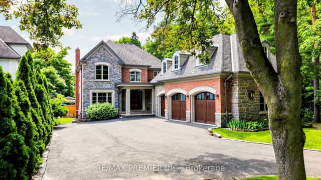 Detached at 2064 Dickson Road, Mississauga, ON L5B 1Y6
