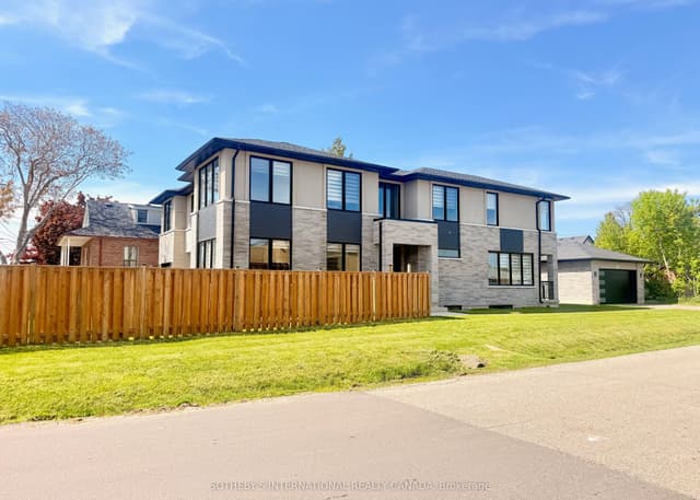 Detached at 797 First Street, Mississauga, ON L5E 1A3