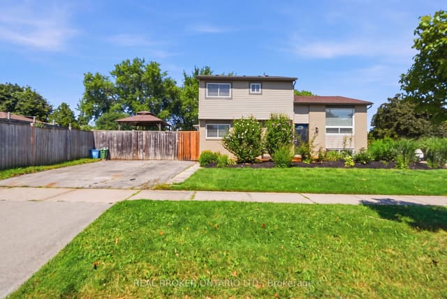 Detached at 3 Prideaux Street, Hamilton, ON L8J 1C9