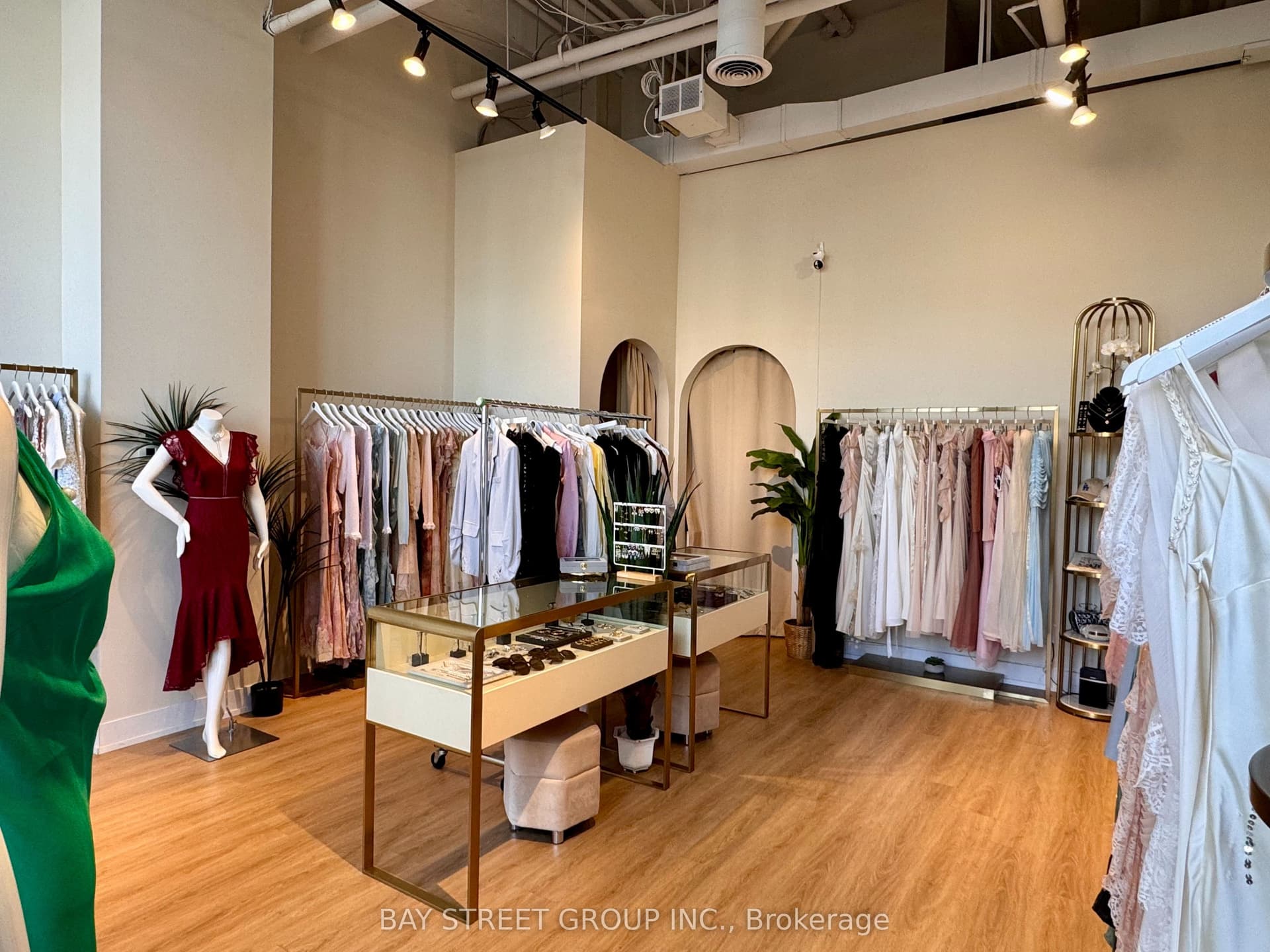 Unit 5, Unit 5 · 9610 Yonge St
