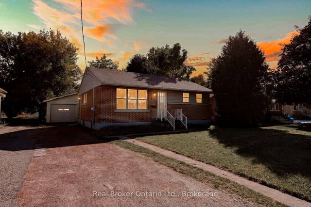 Detached at 884 Devonshire Avenue, Woodstock, ON N4S 5R8