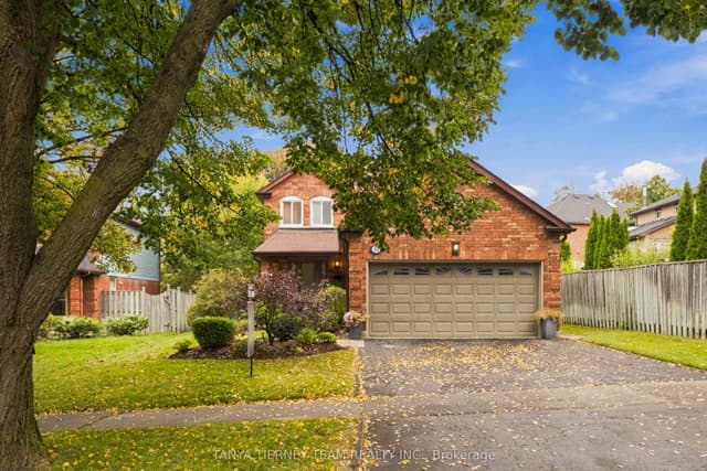 Detached at 25 Coulton Court, Whitby, ON L1N 7A9