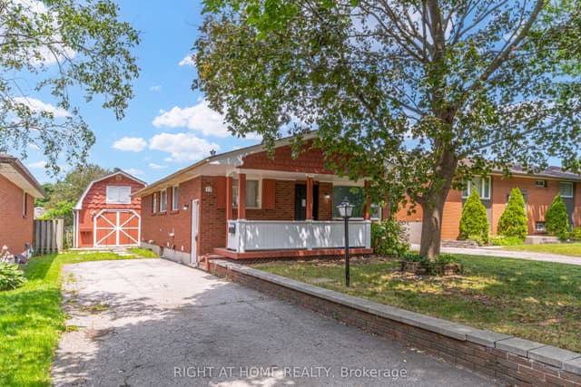 Detached at 17 TOULON Crescent, London East, ON N5V 1J4