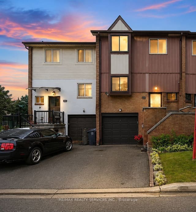 Condo Townhouse at 68 Baronwood Court 68, Brampton, ON L6V 3H7