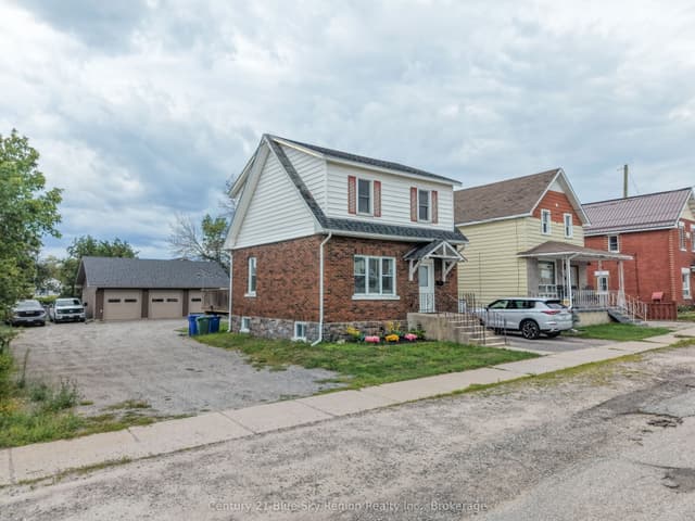 Detached at 577 Douglas Street, North Bay, ON P1B 5N7