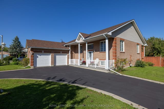 Detached at 662 Millbrook Crescent, Kingston, ON K7M 7Z8