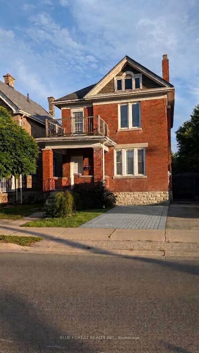 Detached at 867 Queens Avenue, London East, ON N5W 3H7