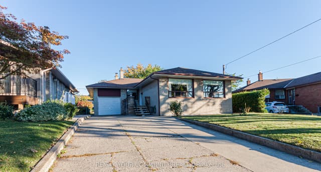 Detached at 15 Valencia Crescent, Toronto, ON M6L 1M3, Toronto W04