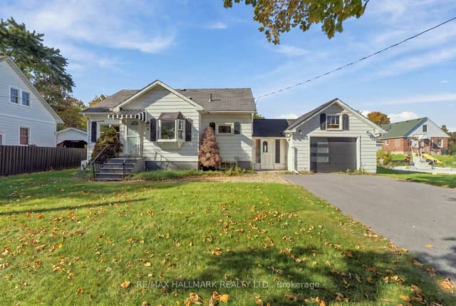 Detached at 6 Albert Street, Whitby, ON L1M 1A1