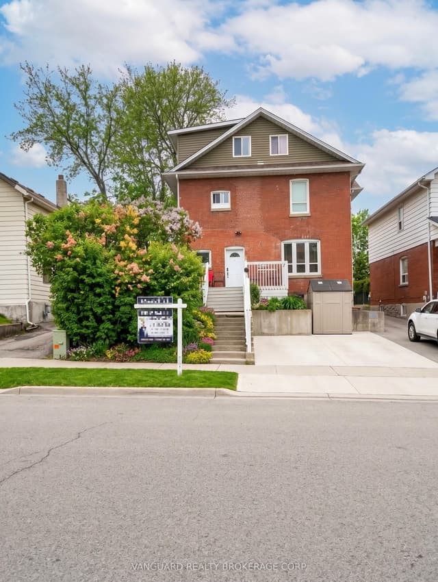 Multiplex at 71 John Street E, Bradford West Gwillimbury, ON L3Z 1G3