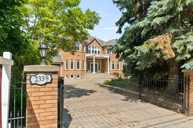 Detached at 2339 Glengarry Road, Mississauga, ON L5C 1Y1