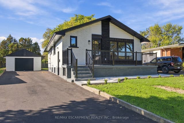 Detached at 46 Bobolink Road Lower, Hamilton, ON L9A 2P4