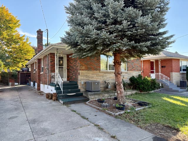 Detached at 904 Maple Avenue Basement, Hamilton, ON L8K 1L4