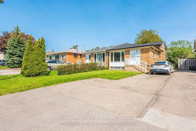 Semi-Detached at 60 Northwood Drive, Brampton, ON L6X 2L2