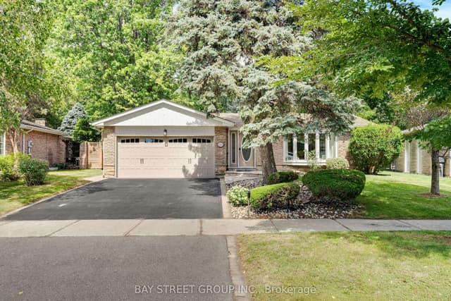 Detached at 2283 Devon Road, Oakville, ON L6J 5R2