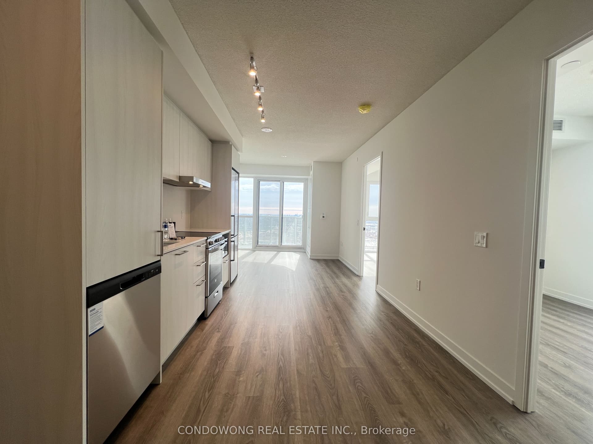 Suite 4006 · Floor 40, Unit 4006 · 195 Commerce St