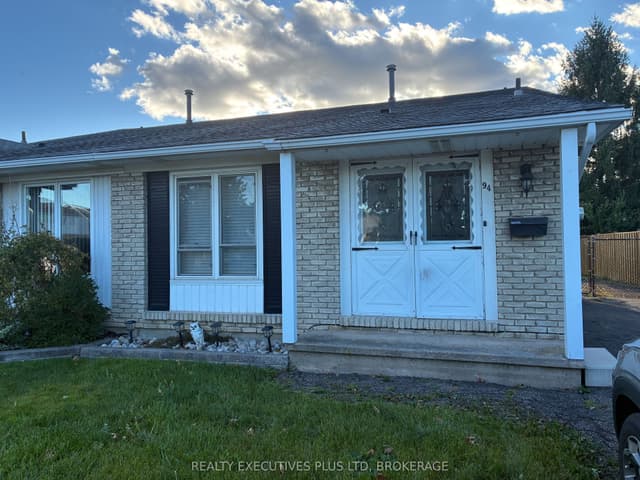Semi-Detached at 94 Carriage Road, St. Catharines, ON L2P 3S8